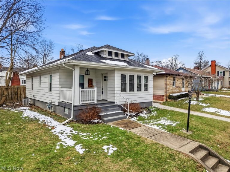 1156 Parkside Drive, Alliance, OH - Photo 2