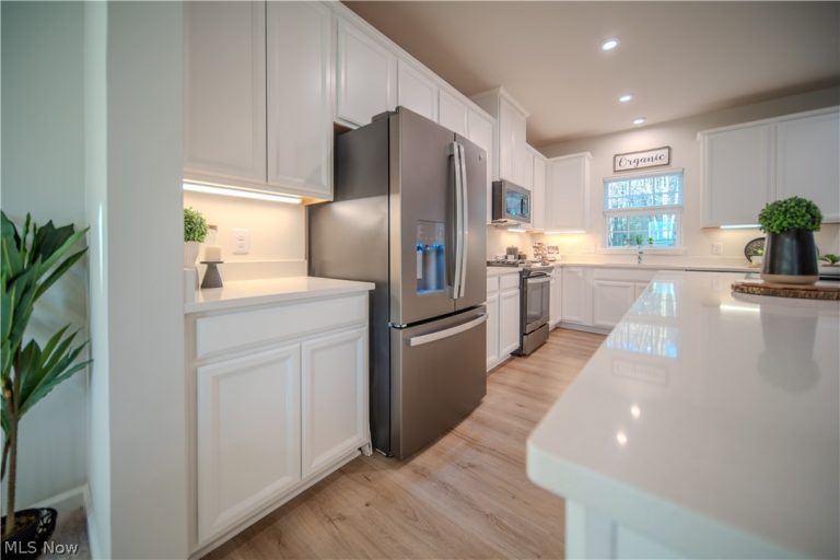 1129 Bean Lane, Akron, OH - Photo 3