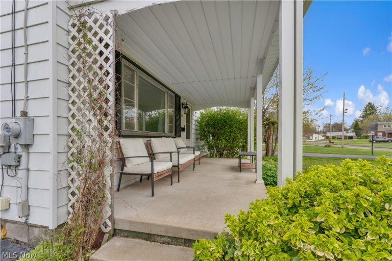 4649 Waseka Lane, Youngstown, OH - Photo 2