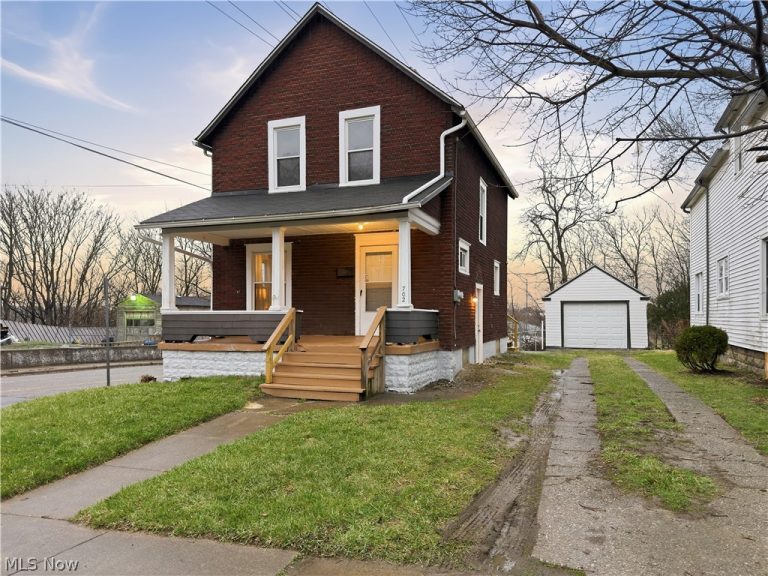 702 Dickson Street, Youngstown, OH, 44502