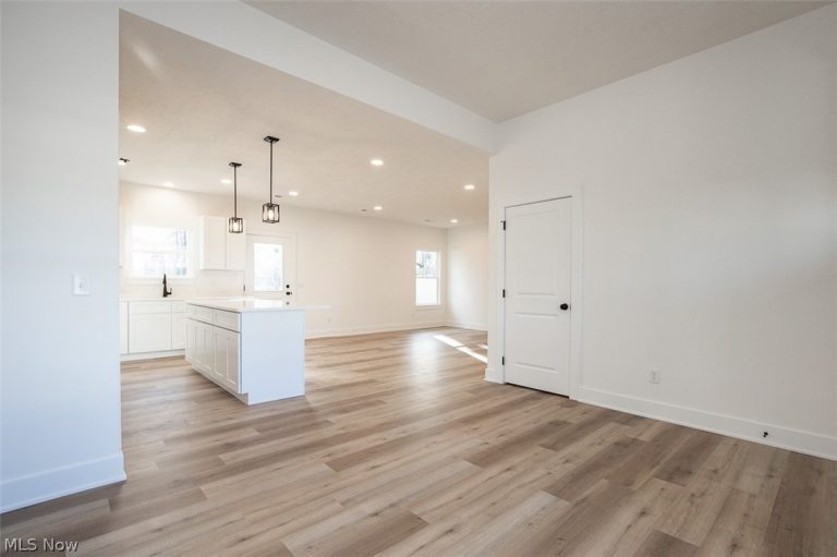 5595 Walnut Street, Mentor on the Lake, OH - Photo 5