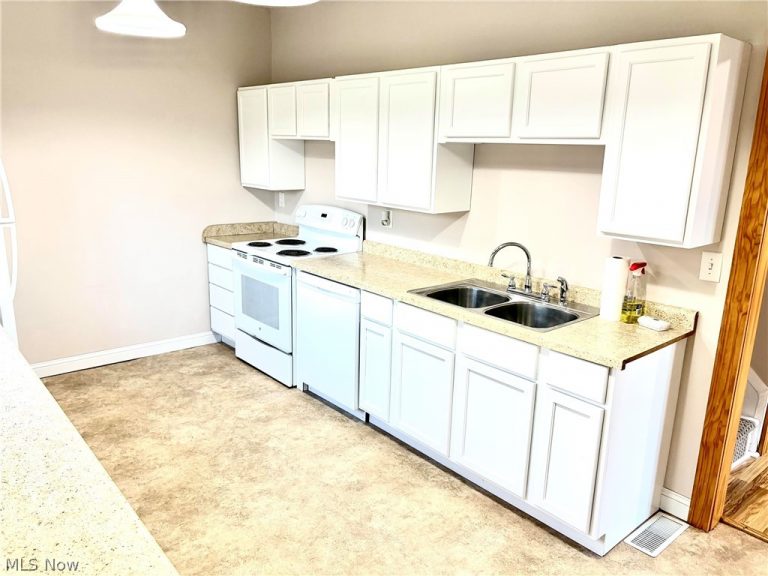 90 Oak Street, Mansfield, OH - Photo 2