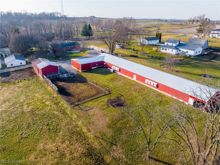 9718 James Road, Fredericksburg, OH - Photo 4