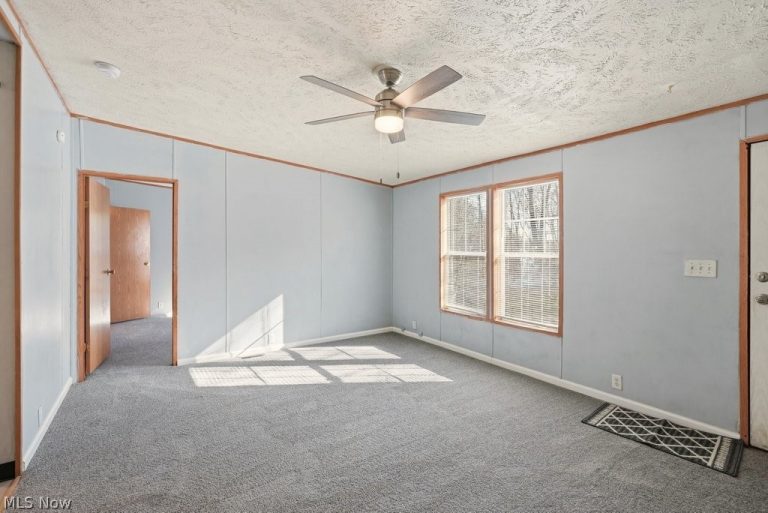 6805 Henderson Road, Ravenna, OH - Photo 8