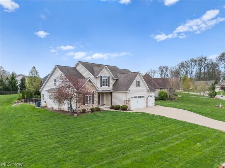 8888 Scotsbury Street, Massillon, OH - Photo 2