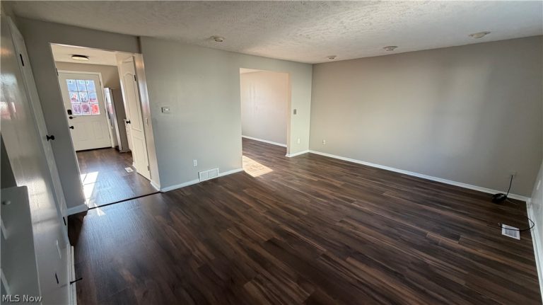 7489 Essex Drive, Mentor, OH - Photo 8