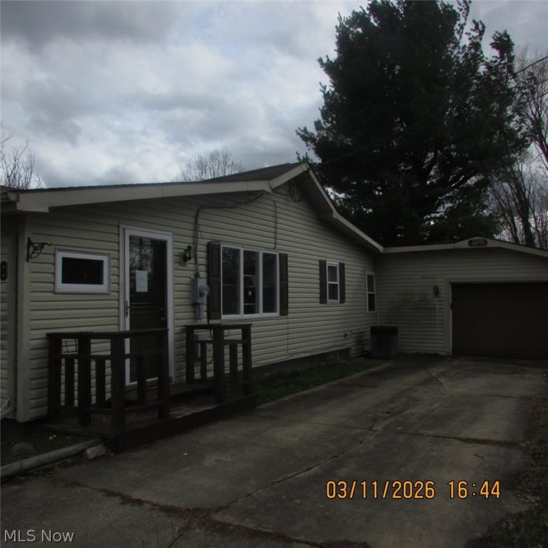 3098 Fowler Street, Cortland, OH - Photo 2