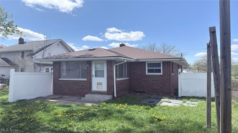 785 Brittain Road, Akron, OH - Photo 4