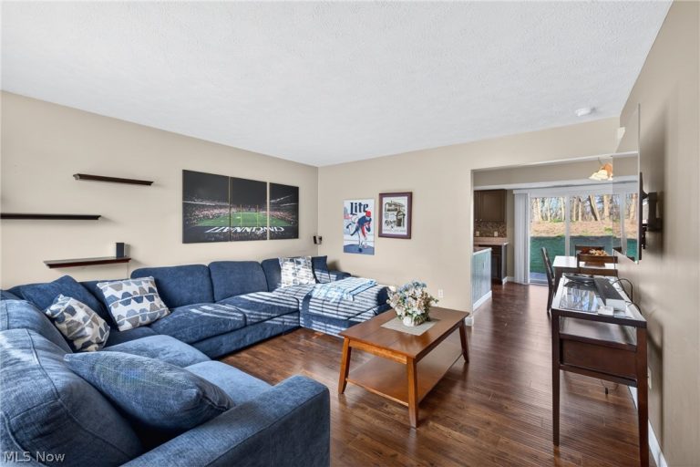 3400 Newport Cove #B-20, Willoughby, OH - Photo 4