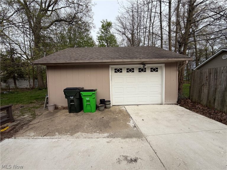 23340 Williams Avenue, Euclid, OH - Photo 3