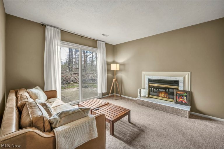 2210 Pine Tree Ln Lane #23, Twinsburg, OH - Photo 2
