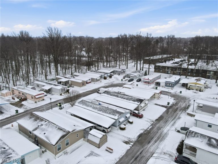 261 Chelsea Drive, Willoughby, OH - Photo 3