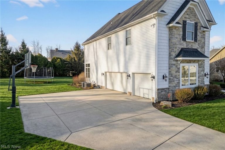 11530 Monarch Court, Concord Twp, OH - Photo 2