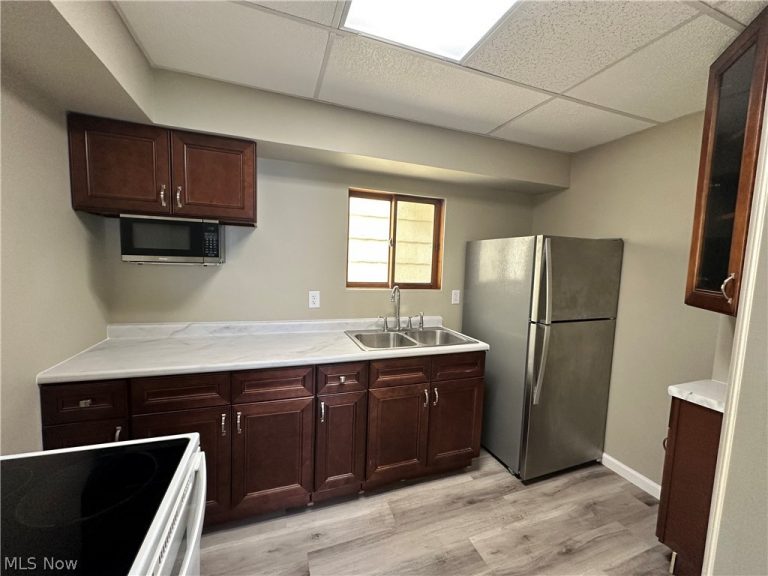 314 Adolphus Street, Chester, WV - Photo 6