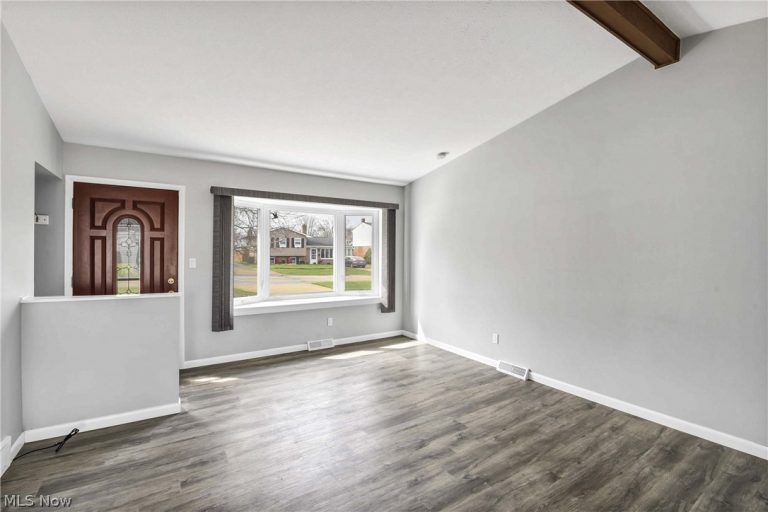 14242 Holland Road, Brook Park, OH - Photo 4