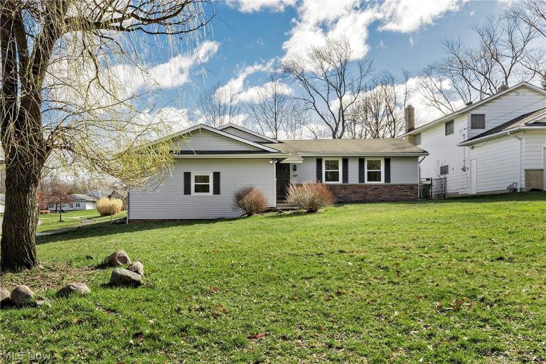 127 Brush Road, Richmond Heights, OH - Photo 2
