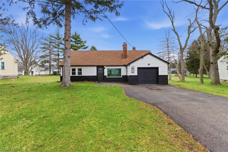 5285 Mardale Avenue, Bedford Heights, OH - Photo 2