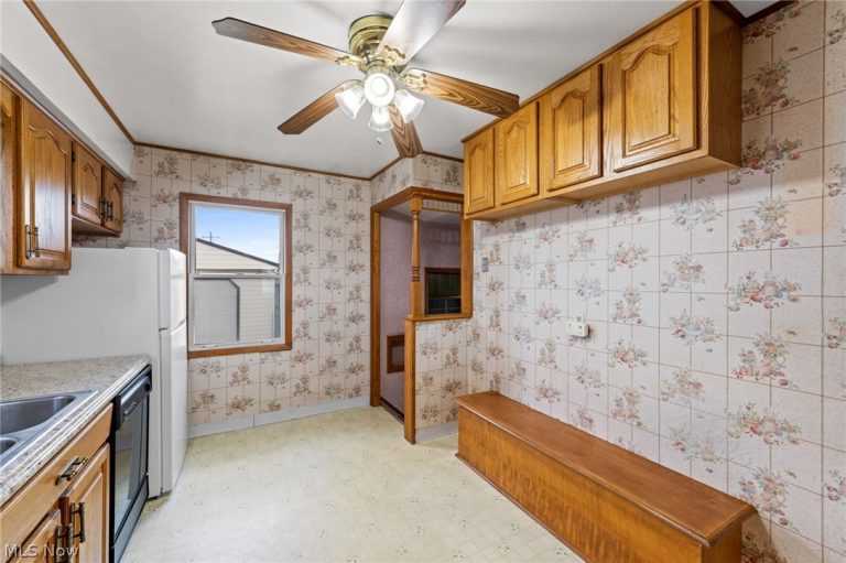 15268 Muskingum Boulevard, Brook Park, OH - Photo 5