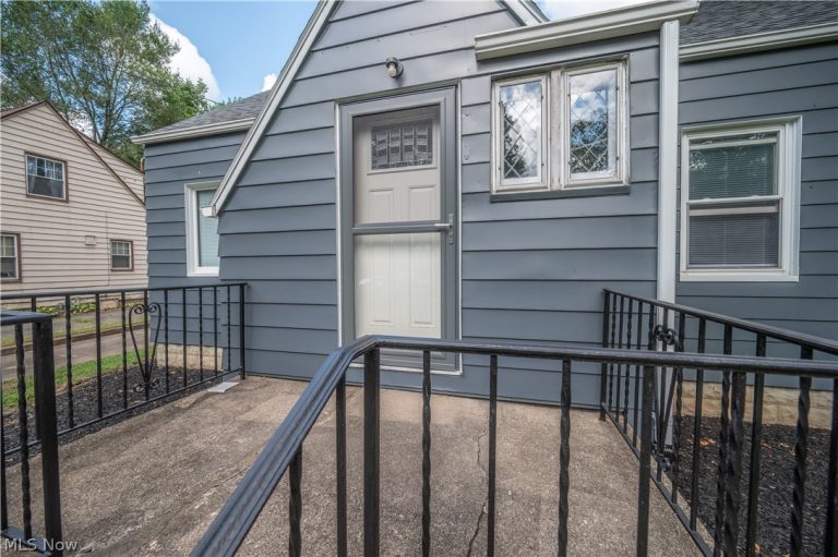 3712 Logan Way, Youngstown, OH - Photo 4