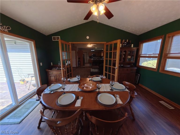 3160 Pondview Drive, Ravenna, OH - Photo 4