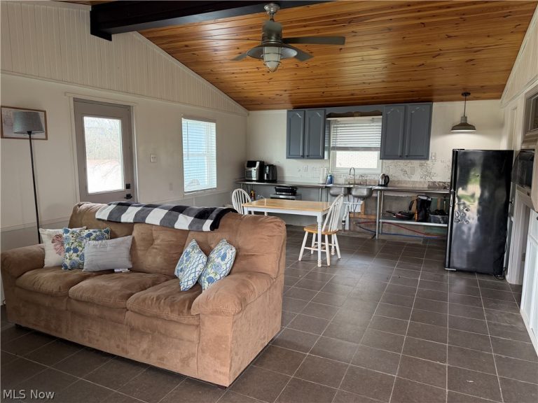 760 Happy Valley Road, Parkersburg, WV - Photo 2