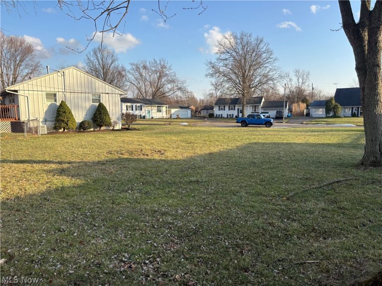 714 Hammer Court, Elyria, OH - Photo 3