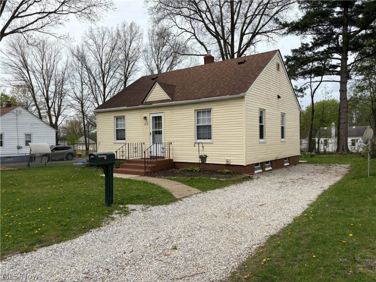 1216 Hardesty Boulevard, Akron, OH - Photo 4