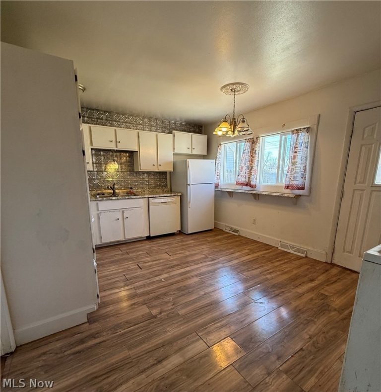 232 Parkland Boulevard, Vermilion, OH - Photo 8