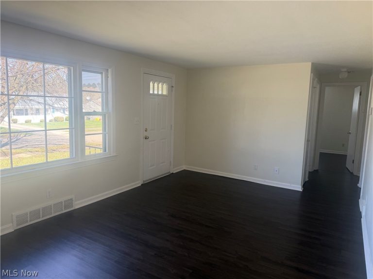 2471 Chaney Circle, Youngstown, OH - Photo 3