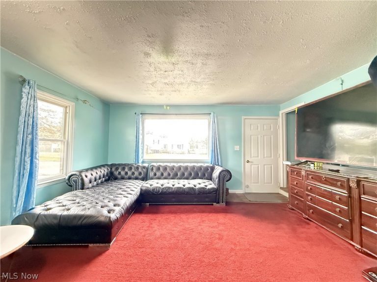 1068 Easton Drive, Akron, OH - Photo 5