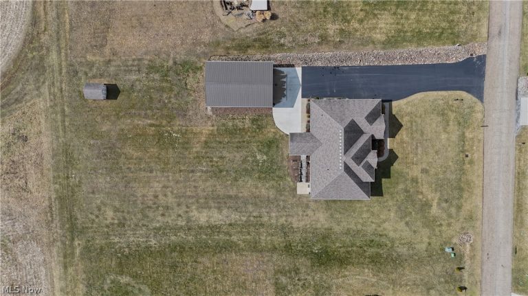 49235 Hickman Road, East Liverpool, OH - Photo 5
