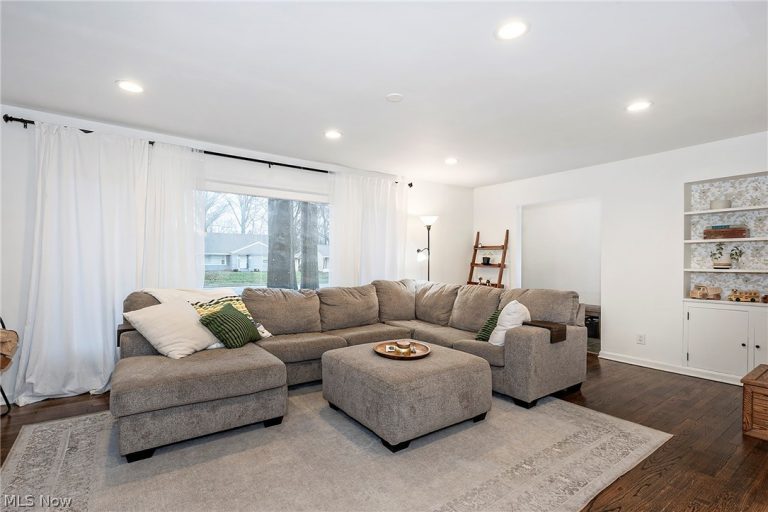 16237 Forest Hills Boulevard, Cleveland Heights, OH - Photo 8