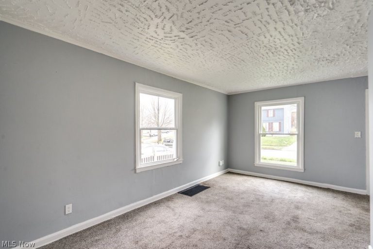 1090 Greenwood Avenue, Akron, OH - Photo 5