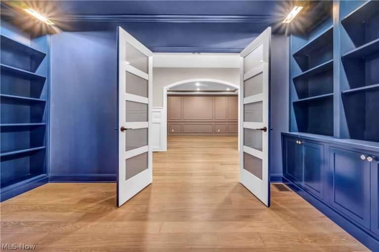 690 Club Drive, Aurora, OH - Photo 6