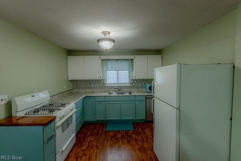 710 21st Street, Vienna, WV - Photo 8
