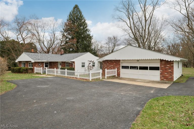 402 Yager Road, New Franklin, OH, 44216