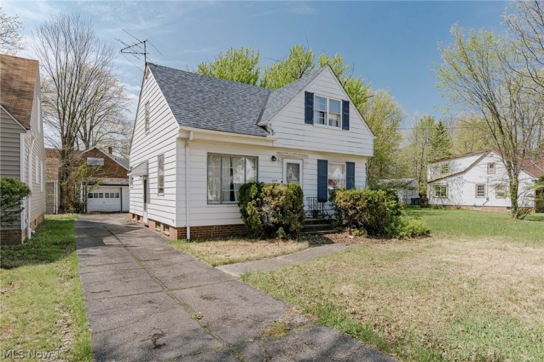 1004 Woodview Road, Cleveland Heights, OH - Photo 2