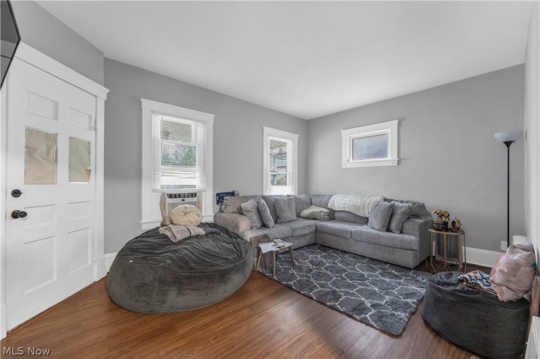 3047 105th Street, Cleveland, OH - Photo 2