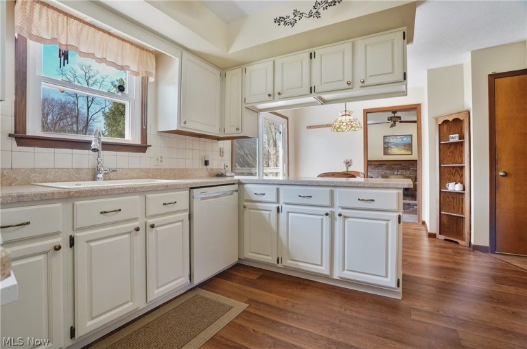 9143 Matthew Court, Mentor, OH - Photo 3