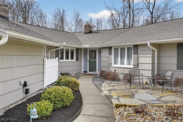 19825 Deer Run Lane, Strongsville, OH - Photo 3