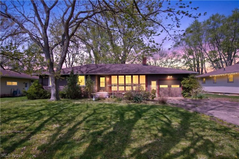 39568 Carol Lane, Elyria, OH - Photo 2