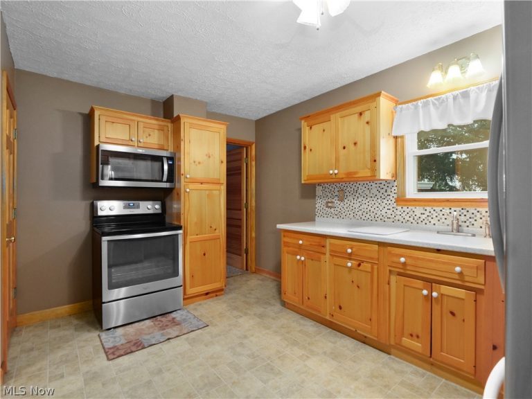 110 Railroad Street, LaGrange, OH - Photo 8