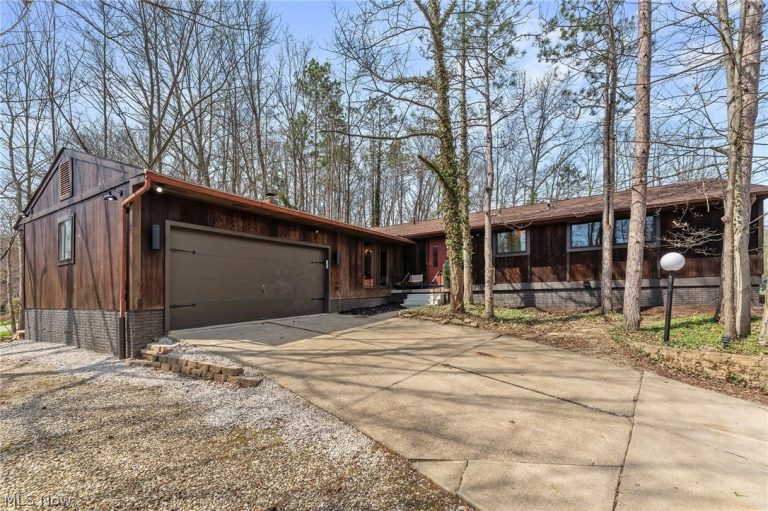10172 Old Orchard Drive, Brecksville, OH, 44141