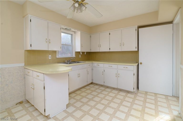 23 Wayne Avenue, Akron, OH - Photo 4