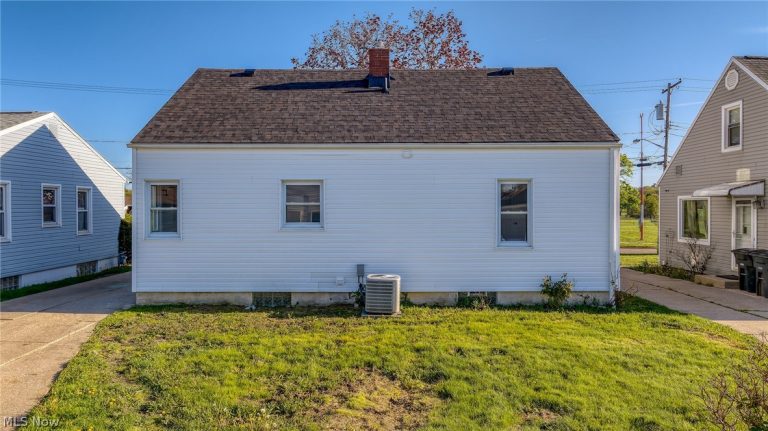 2127 Quayle Drive, Akron, OH - Photo 4
