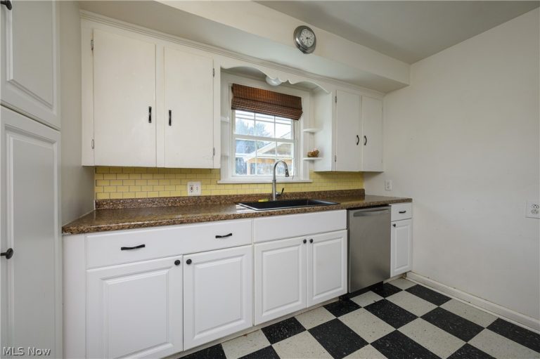 1220 Havana Place, Canton, OH - Photo 6