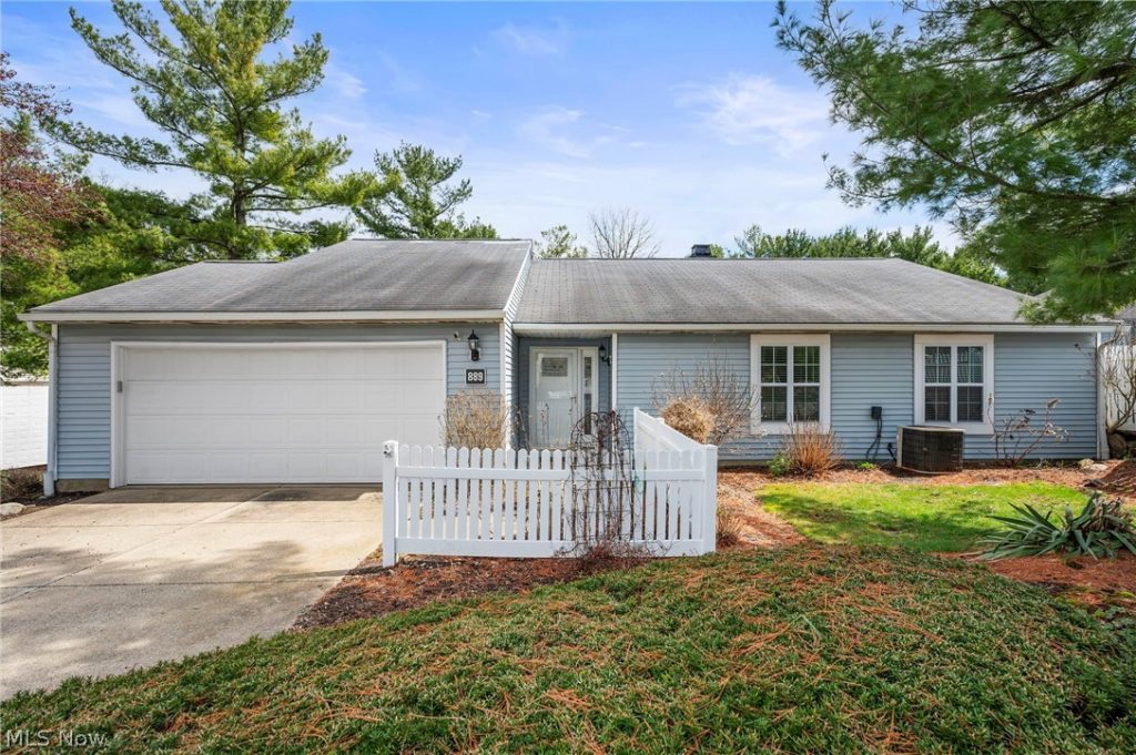 889 Lynnhaven Lane, Akron, OH