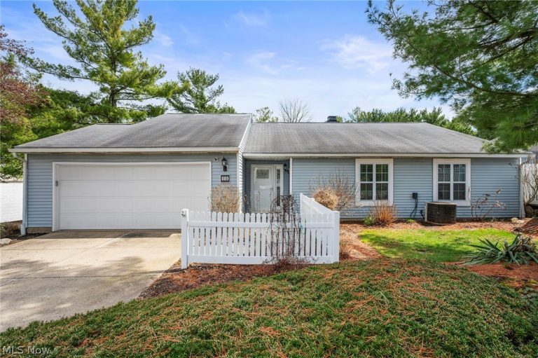 889 Lynnhaven Lane, Akron, OH, 44313