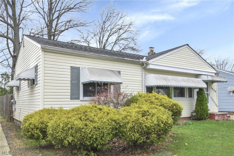 1604 Empire Road, Wickliffe, OH - Photo 2