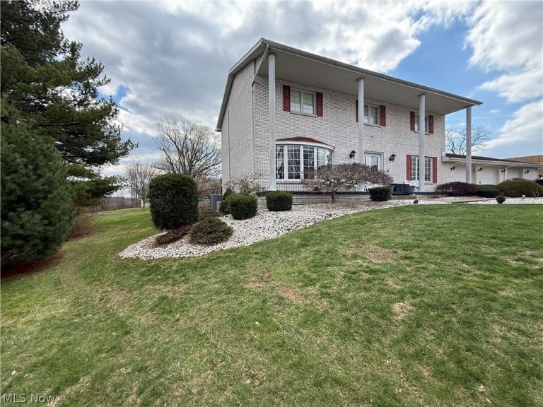 504 Greenbrier Court, Steubenville, OH - Photo 2
